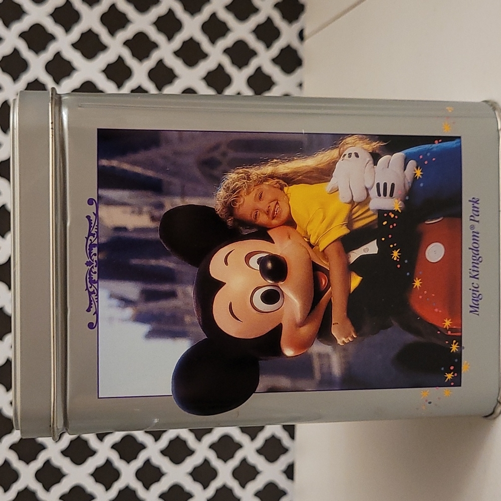 Disney World & Nestlé 25th Anniversary Tin Vintage 1996